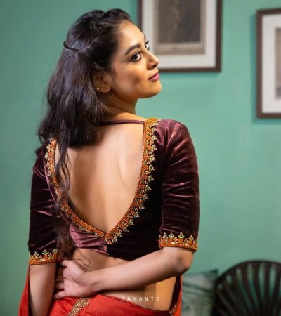 24+ Trendiest Neck Designs for Blouse You Need to Try this Season!